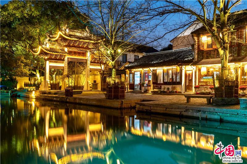 船桨荡漾水乡文脉 灯影演绎周庄夜色(图11)