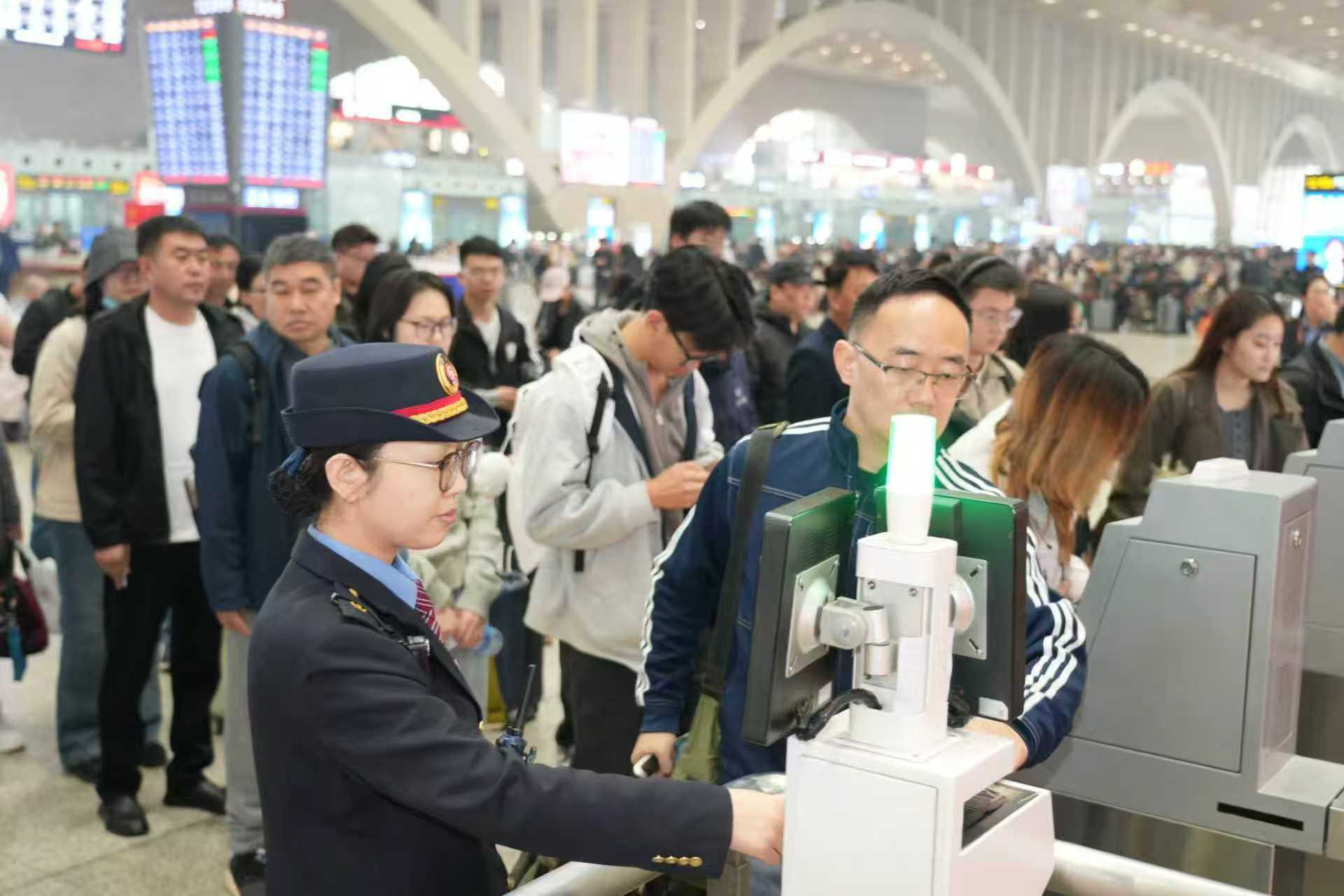 铁路12306持续识别遏制恶意抢票行为 3天内拒绝出票105.6万张(图1)