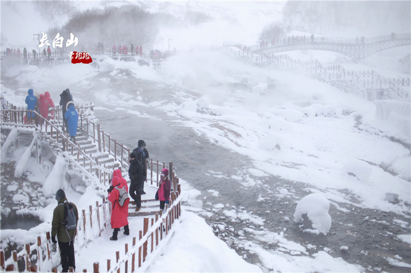 在零下30°的长白山 玩雪泡温泉是怎样一种体验(图16)