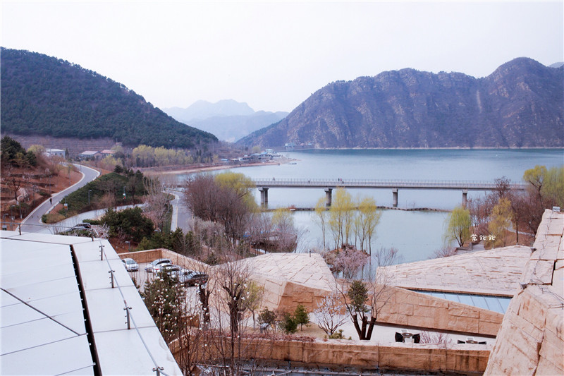 亚洲醉美山地酒店：造型如变形金刚卧山谷(图3)